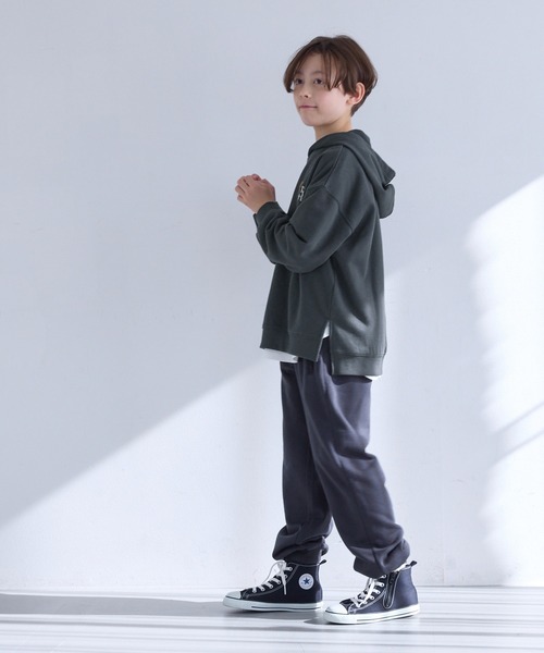 coca（coca）（コカ）の「キッズ　裏毛胸刺繍プルパーカー（パーカー・キッズ・チャコール/ベージュ・150/140/130/120）」の6枚目の写真