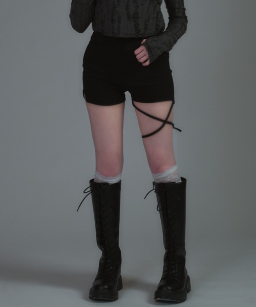 tinkerend(ティンカーエンド)の「Strap Short Pants / ストラップショートパンツ(デニムパンツ・レディース・ブラック・2/1)」の1枚目の写真