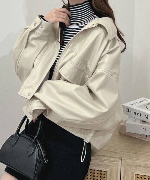 Futier land（フューティアランド）の「裾ドロストソフトフェイクレザージャケット（ライダースジャケット・レディース・アイボリー/ブラック・MEDIUM）」の2枚目の写真