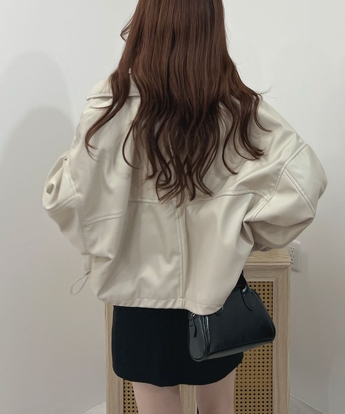 Futier land（フューティアランド）の「裾ドロストソフトフェイクレザージャケット（ライダースジャケット・レディース・アイボリー/ブラック・MEDIUM）」の10枚目の写真