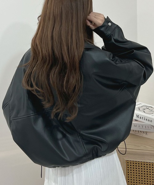 Futier land（フューティアランド）の「裾ドロストソフトフェイクレザージャケット（ライダースジャケット・レディース・アイボリー/ブラック・MEDIUM）」の5枚目の写真