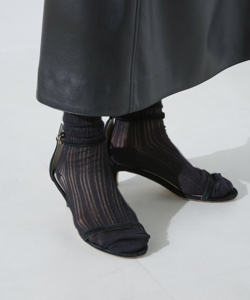 NANO universe（ナノユニバース）の「シアーストライプソックス（ソックス/靴下・レディース・オフホワイト/グレー/ブラック・FREE）」の3枚目の写真