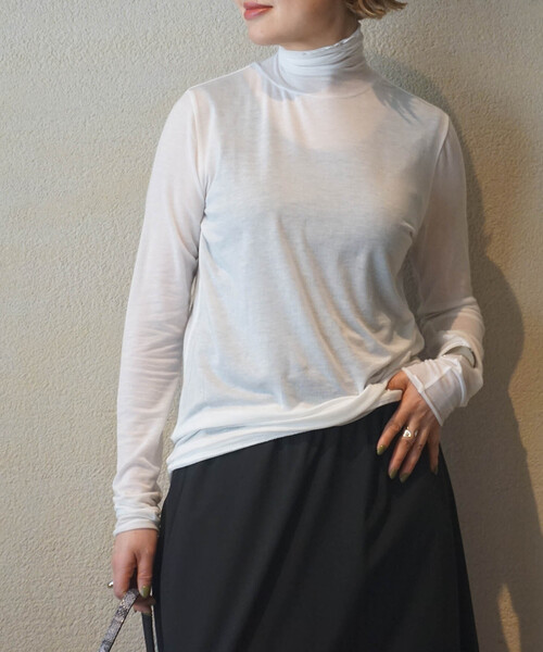JOURNAL STANDARD LUXE（ジャーナルスタンダード　ラックス）の「シアージャージ タートルネックプルオーバー（Tシャツ/カットソー・レディース・ホワイト/ブラック/イエロー・FREE）」の22枚目の写真