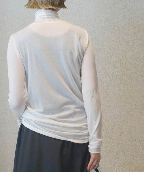 JOURNAL STANDARD LUXE（ジャーナルスタンダード　ラックス）の「シアージャージ タートルネックプルオーバー（Tシャツ/カットソー・レディース・ホワイト/ブラック/イエロー・FREE）」の21枚目の写真