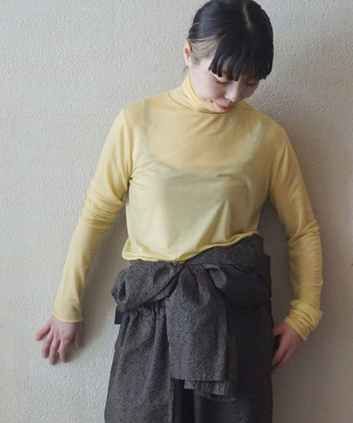 JOURNAL STANDARD LUXE（ジャーナルスタンダード　ラックス）の「シアージャージ タートルネックプルオーバー（Tシャツ/カットソー・レディース・ホワイト/ブラック/イエロー・FREE）」の19枚目の写真