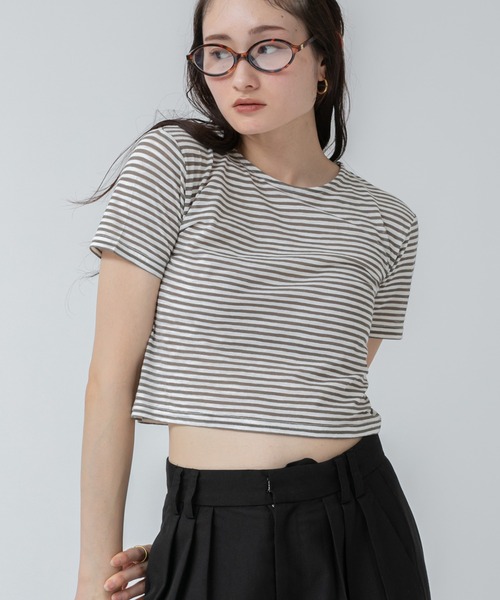 HEILIS(ヘイリス)の「シアーボーダーショート丈Tシャツ/ネイビー ブラウン 夏服 春服 韓国 細ボーダー 柄 トップス クロップド丈 コンパクト 半袖 ノームコア シティーガール カットソー シアー ボーダー(Tシャツ/カットソー・レディース・ネイビー/ブラウン・FREE)」の2枚目の写真