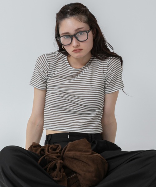 HEILIS(ヘイリス)の「シアーボーダーショート丈Tシャツ/ネイビー ブラウン 夏服 春服 韓国 細ボーダー 柄 トップス クロップド丈 コンパクト 半袖 ノームコア シティーガール カットソー シアー ボーダー(Tシャツ/カットソー・レディース・ネイビー/ブラウン・FREE)」の8枚目の写真