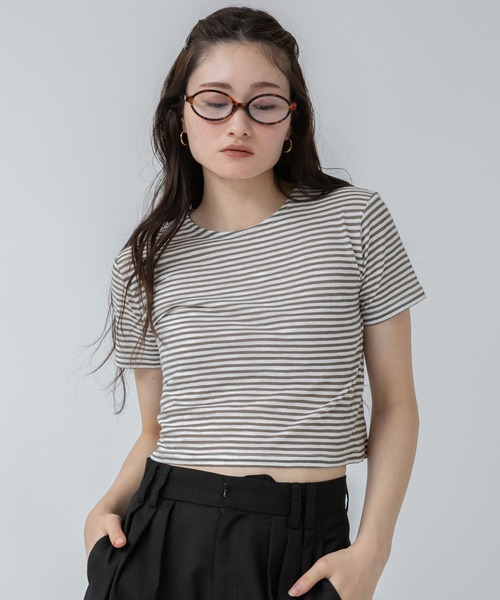 HEILIS(ヘイリス)の「シアーボーダーショート丈Tシャツ/ネイビー ブラウン 夏服 春服 韓国 細ボーダー 柄 トップス クロップド丈 コンパクト 半袖 ノームコア シティーガール カットソー シアー ボーダー(Tシャツ/カットソー・レディース・ネイビー/ブラウン・FREE)」の10枚目の写真