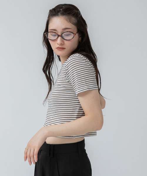 HEILIS(ヘイリス)の「シアーボーダーショート丈Tシャツ/ネイビー ブラウン 夏服 春服 韓国 細ボーダー 柄 トップス クロップド丈 コンパクト 半袖 ノームコア シティーガール カットソー シアー ボーダー(Tシャツ/カットソー・レディース・ネイビー/ブラウン・FREE)」の11枚目の写真