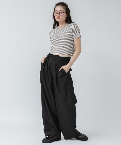 HEILIS(ヘイリス)の「シアーボーダーショート丈Tシャツ/ネイビー ブラウン 夏服 春服 韓国 細ボーダー 柄 トップス クロップド丈 コンパクト 半袖 ノームコア シティーガール カットソー シアー ボーダー(Tシャツ/カットソー・レディース・ネイビー/ブラウン・FREE)」の4枚目の写真