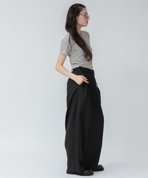 HEILIS(ヘイリス)の「シアーボーダーショート丈Tシャツ/ネイビー ブラウン 夏服 春服 韓国 細ボーダー 柄 トップス クロップド丈 コンパクト 半袖 ノームコア シティーガール カットソー シアー ボーダー(Tシャツ/カットソー・レディース・ネイビー/ブラウン・FREE)」の5枚目の写真