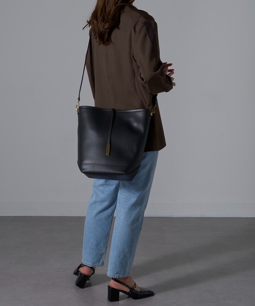 INNUE（イヌエ）の「【INNUE】2way ワンハンドルトートバッグ ショルダーバッグ 本革 D382（ショルダーバッグ・レディース・ブラック/ベージュ/キャメル・FREE）」の12枚目の写真