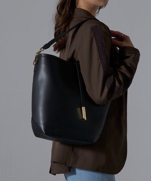 INNUE（イヌエ）の「【INNUE】2way ワンハンドルトートバッグ ショルダーバッグ 本革 D382（ショルダーバッグ・レディース・ブラック/ベージュ/キャメル・FREE）」の10枚目の写真