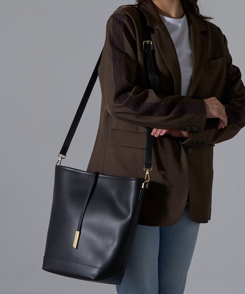 INNUE（イヌエ）の「【INNUE】2way ワンハンドルトートバッグ ショルダーバッグ 本革 D382（ショルダーバッグ・レディース・ブラック/ベージュ/キャメル・FREE）」の9枚目の写真