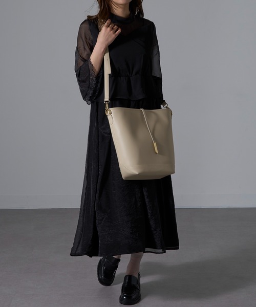 INNUE（イヌエ）の「【INNUE】2way ワンハンドルトートバッグ ショルダーバッグ 本革 D382（ショルダーバッグ・レディース・ブラック/ベージュ/キャメル・FREE）」の19枚目の写真