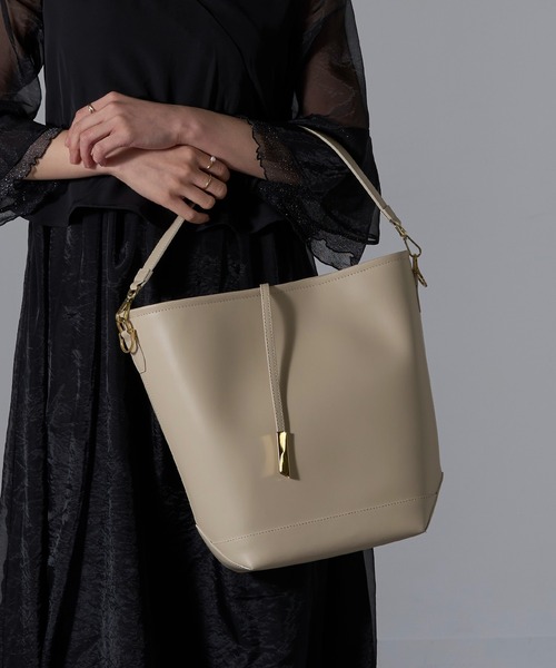 INNUE（イヌエ）の「【INNUE】2way ワンハンドルトートバッグ ショルダーバッグ 本革 D382（ショルダーバッグ・レディース・ブラック/ベージュ/キャメル・FREE）」の16枚目の写真