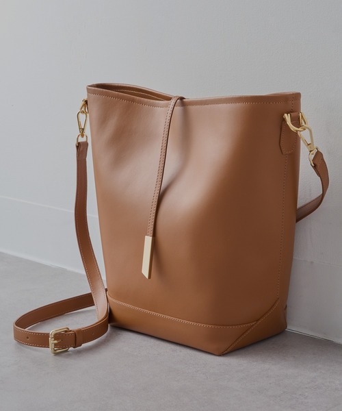 INNUE（イヌエ）の「【INNUE】2way ワンハンドルトートバッグ ショルダーバッグ 本革 D382（ショルダーバッグ・レディース・ブラック/ベージュ/キャメル・FREE）」の5枚目の写真