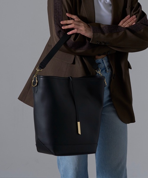 INNUE（イヌエ）の「【INNUE】2way ワンハンドルトートバッグ ショルダーバッグ 本革 D382（ショルダーバッグ・レディース・ブラック/ベージュ/キャメル・FREE）」の6枚目の写真