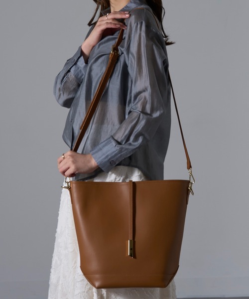 INNUE（イヌエ）の「【INNUE】2way ワンハンドルトートバッグ ショルダーバッグ 本革 D382（ショルダーバッグ・レディース・ブラック/ベージュ/キャメル・FREE）」の7枚目の写真