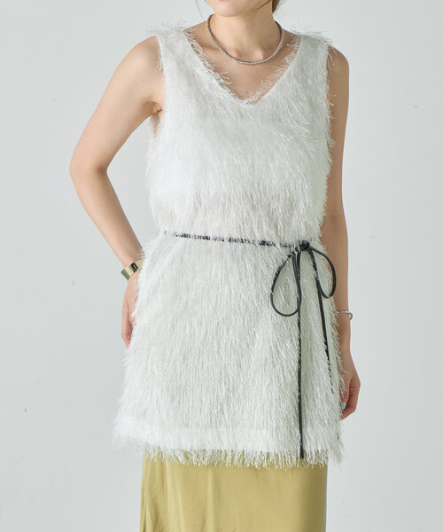 SHENERY（シーナリー）の「《１枚でもレイヤードも◎》ベルテッドファジートップス（シャツ/ブラウス・レディース・オフホワイト/チャコールグレー/グレイッシュベージュ・FREE）」の2枚目の写真