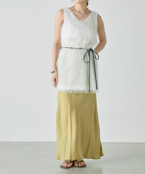 SHENERY（シーナリー）の「《１枚でもレイヤードも◎》ベルテッドファジートップス（シャツ/ブラウス・レディース・オフホワイト/チャコールグレー/グレイッシュベージュ・FREE）」の4枚目の写真