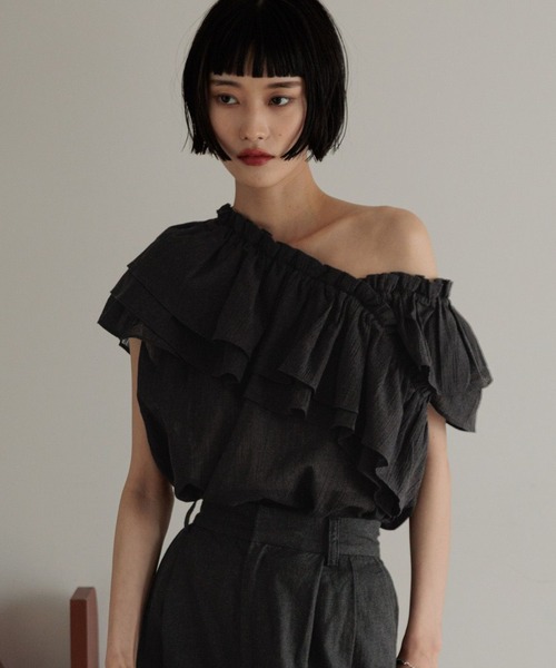 LOWRYS FARM(ローリーズファーム)の「アシメフリルギャザーSS 322948(シャツ/ブラウス・レディース・ホワイト/ブラウン/ブラック/その他・FREE)」の3枚目の写真