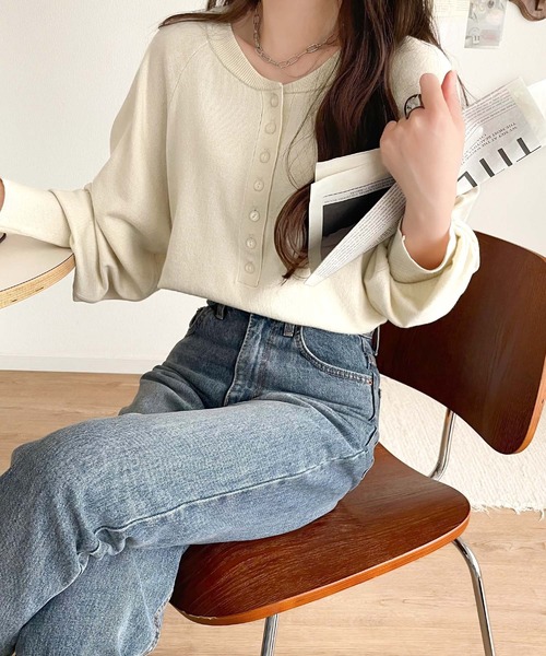 classicalelf(クラシカルエルフ)の「色で遊ぶ、大人の余裕ニット。前後2wayヘンリーネックラグランスリーブニット(長袖)(ニット/セーター・レディース・ブラック/グレイッシュベージュ/アイボリー/ダークグレー/ブルー・LARGE/MEDIUM/SMALL/X-LARGE)」の19枚目の写真