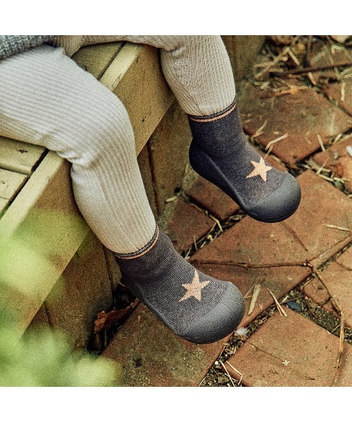 Attipas(アティパス)の「Attipas/Star スター(その他シューズ・キッズ・チャコールグレー・12.5cm/13.5cm/11.5cm/10.5cm)」の6枚目の写真