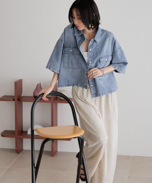 LOWRYS FARM(ローリーズファーム)の「デニムショートシャツSS 490262(シャツ/ブラウス・レディース・チャコールグレー/ブルー・FREE)」の5枚目の写真