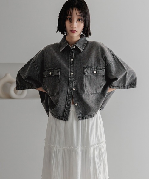 LOWRYS FARM(ローリーズファーム)の「デニムショートシャツSS 490262(シャツ/ブラウス・レディース・チャコールグレー/ブルー・FREE)」の12枚目の写真