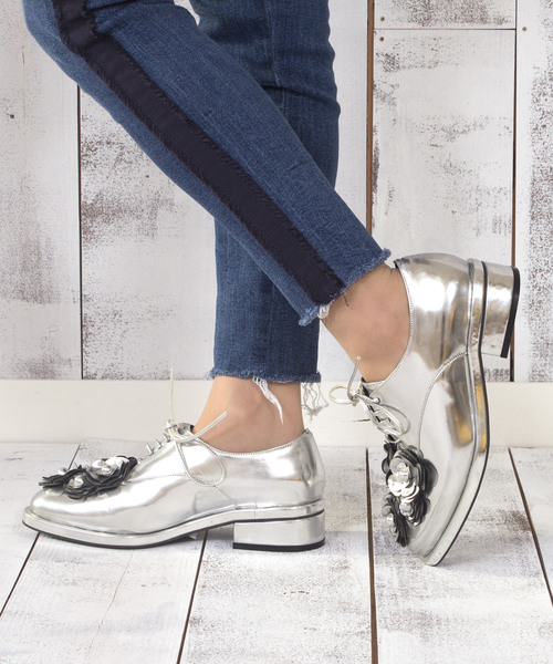 Jeffrey Campbell(ジェフリーキャンベル)の「フラワートラッドシューズ(パンプス・レディース・ブルー/シルバー・36/37/38/35)」の2枚目の写真