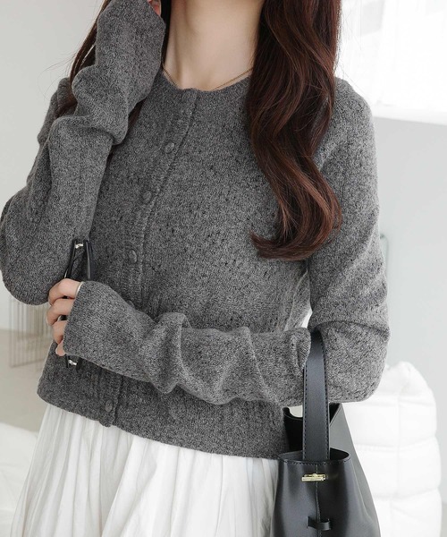 mily bilet(ミウィビレット)の「【mily bilet】編地でこっそり、女の子っぽ。アイレット柄くるみボタンニットカーディガン(カーディガン/ボレロ・レディース・チャコールグレー/アイボリー/ネイビー/レッド・MEDIUM/LARGE/X-LARGE/SMALL)」の18枚目の写真