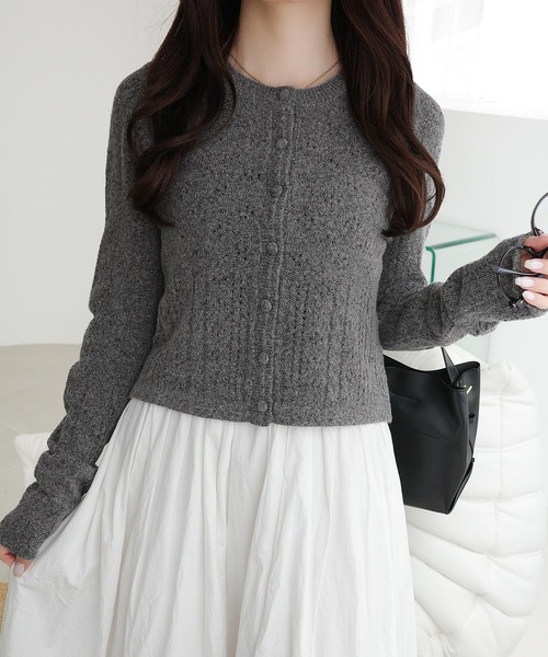 mily bilet(ミウィビレット)の「【mily bilet】編地でこっそり、女の子っぽ。アイレット柄くるみボタンニットカーディガン(カーディガン/ボレロ・レディース・チャコールグレー/アイボリー/ネイビー/レッド・MEDIUM/LARGE/X-LARGE/SMALL)」の16枚目の写真