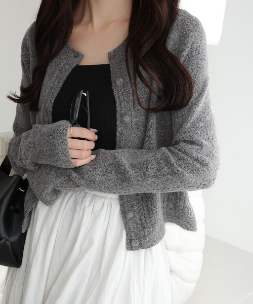 mily bilet(ミウィビレット)の「【mily bilet】編地でこっそり、女の子っぽ。アイレット柄くるみボタンニットカーディガン(カーディガン/ボレロ・レディース・チャコールグレー/アイボリー/ネイビー/レッド・MEDIUM/LARGE/X-LARGE/SMALL)」の17枚目の写真