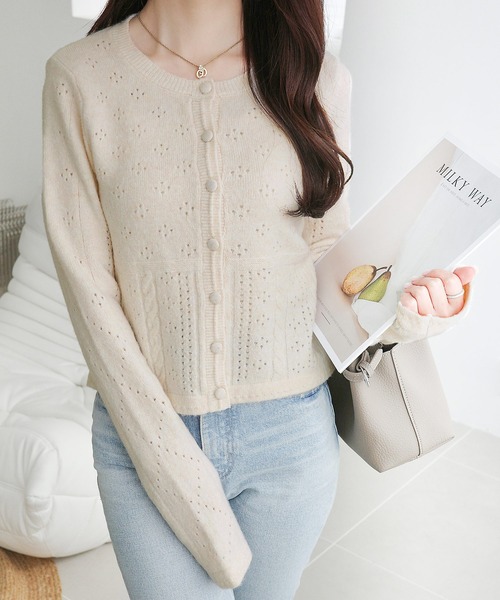 mily bilet(ミウィビレット)の「【mily bilet】編地でこっそり、女の子っぽ。アイレット柄くるみボタンニットカーディガン(カーディガン/ボレロ・レディース・チャコールグレー/アイボリー/ネイビー/レッド・MEDIUM/LARGE/X-LARGE/SMALL)」の10枚目の写真