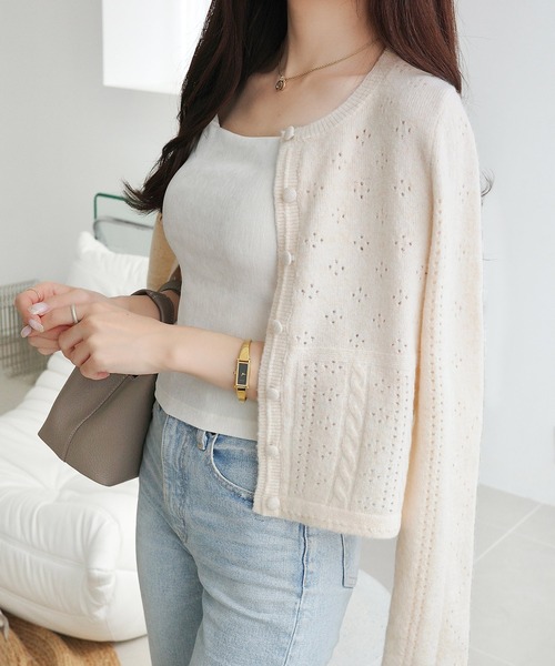 mily bilet(ミウィビレット)の「【mily bilet】編地でこっそり、女の子っぽ。アイレット柄くるみボタンニットカーディガン(カーディガン/ボレロ・レディース・チャコールグレー/アイボリー/ネイビー/レッド・MEDIUM/LARGE/X-LARGE/SMALL)」の6枚目の写真