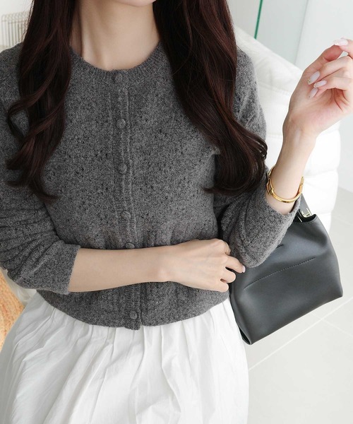 mily bilet(ミウィビレット)の「【mily bilet】編地でこっそり、女の子っぽ。アイレット柄くるみボタンニットカーディガン(カーディガン/ボレロ・レディース・チャコールグレー/アイボリー/ネイビー/レッド・MEDIUM/LARGE/X-LARGE/SMALL)」の13枚目の写真