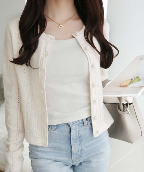 mily bilet(ミウィビレット)の「【mily bilet】編地でこっそり、女の子っぽ。アイレット柄くるみボタンニットカーディガン(カーディガン/ボレロ・レディース・チャコールグレー/アイボリー/ネイビー/レッド・MEDIUM/LARGE/X-LARGE/SMALL)」の5枚目の写真