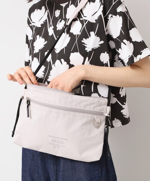 Dessin(デッサン)の「ドローコードサコッシュ(ショルダーバッグ・レディース・モスグリーン/ブラック/オフホワイト・00)」の2枚目の写真