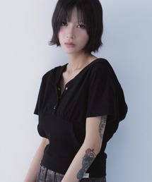 A'GEM/9 × .kom 『SETSETSET/セットセットセット』 SUMMER THREE BUTTON HOODIE/Vネックオフショル風パーカー