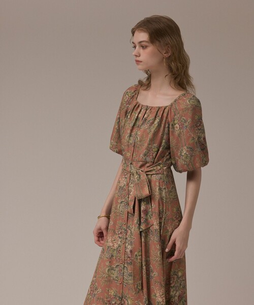 GRACE CONTINENTAL(グレースコンチネンタル)の「ヴィンテージフラワープリントワンピース(ワンピース・レディース・キャメル/ブラック・38/36)」の22枚目の写真