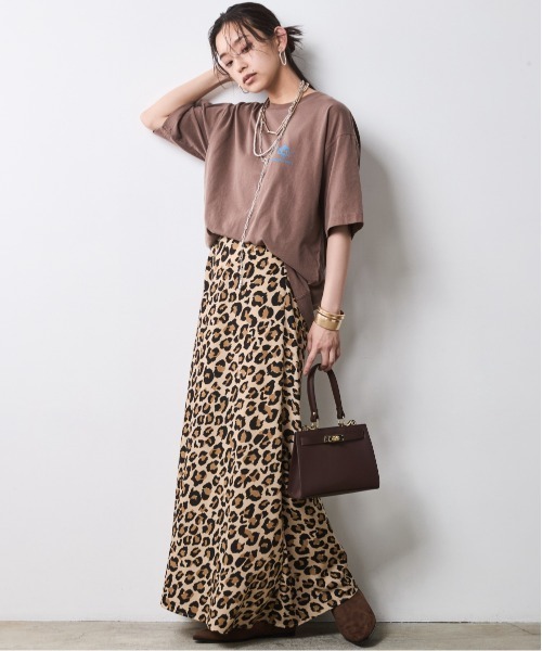 CHIC STYLE（シックスタイル）の「バックプリントTシャツ＜大きいサイズ有＞シックスタイル（Tシャツ/カットソー・レディース・チャコール/ブラウン・M/L/LL/3L/4L/5L）」の9枚目の写真