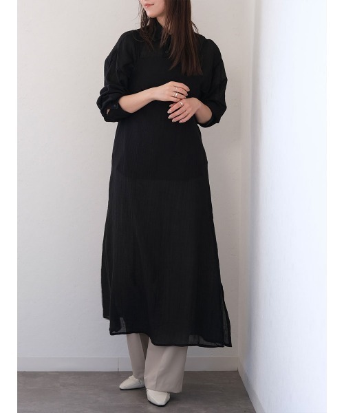 Reurie'(レウリィ)の「リンクルシアーキャミワンピース/wrinkle sheer cami onepiece チャコール ブラック ロング丈 大人きれいめ レイヤードスタイル(ワンピース・レディース・ブラック/チャコールグレー・FREE)」の6枚目の写真