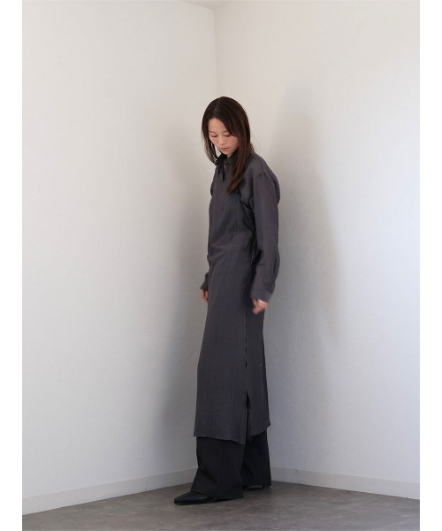Reurie'(レウリィ)の「リンクルシアーキャミワンピース/wrinkle sheer cami onepiece チャコール ブラック ロング丈 大人きれいめ レイヤードスタイル(ワンピース・レディース・ブラック/チャコールグレー・FREE)」の11枚目の写真