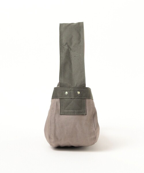 BEAMS BOY(ビームスボーイ)の「【1/15再値下げ】ニュースペーパーバッグ ミニ(ショルダーバッグ・レディース・レッド/チャコールグレー・ONE SIZE)」の5枚目の写真