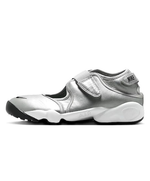 NIKE(ナイキ)の「【NIKE meets emmi】W AIR RIFT(スニーカー・レディース・シルバー・26/25/24/23/22)」の3枚目の写真