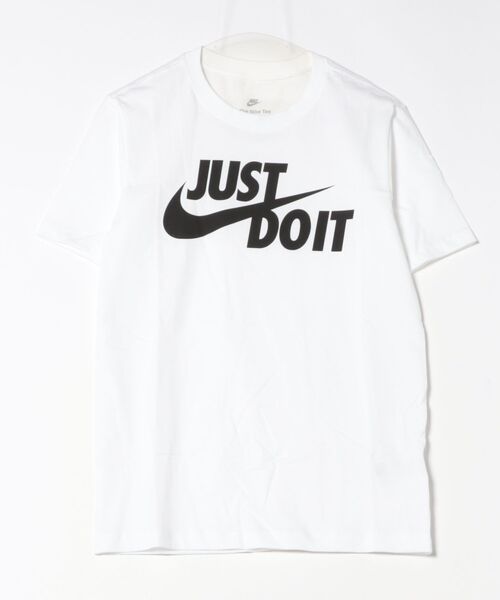 NIKE(ナイキ)の「《NIKEアパレル》JUST DO IT スウッシュ S/S Tシャツ(Tシャツ/カットソー・メンズ・ホワイト×ブラック/ライトブルー・2XL/XL/L/M/S)」の1枚目の写真