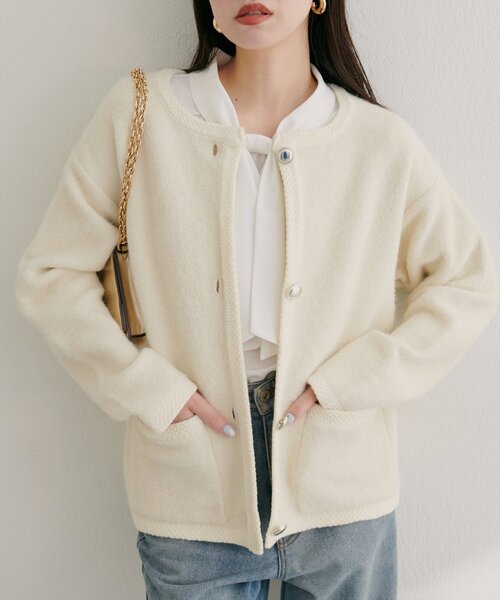 natural couture（ナチュラルクチュール）の「【WEB限定】ふわもっちりニットジャケット（ノーカラージャケット・レディース・オフホワイト/チャコールグレー/ベージュ/ネイビー・FREE）」の8枚目の写真