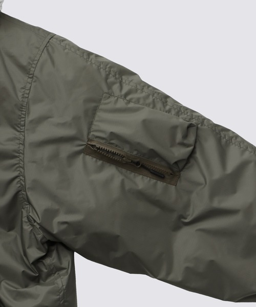 FIDELITY（フィデリティ）の「[FIDELITY X NANGA] 3LAYER DOWN / N-3Bフライトジャケット（ダウンジャケット/コート・メンズ・オリーブ/ブラック・MEDIUM/LARGE）」の19枚目の写真