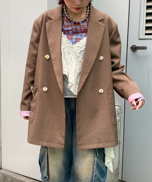 HELLO.SANFRANCISCO（ハローサンフランシスコ）の「【HELLO.SANFRANCISCO/ハローサンフランシスコ】ネーム刺繍マーガレット釦ビッグジャケット（テーラードジャケット・レディース・グレー/ピンク/ブラウン・ONE SIZE）」の3枚目の写真